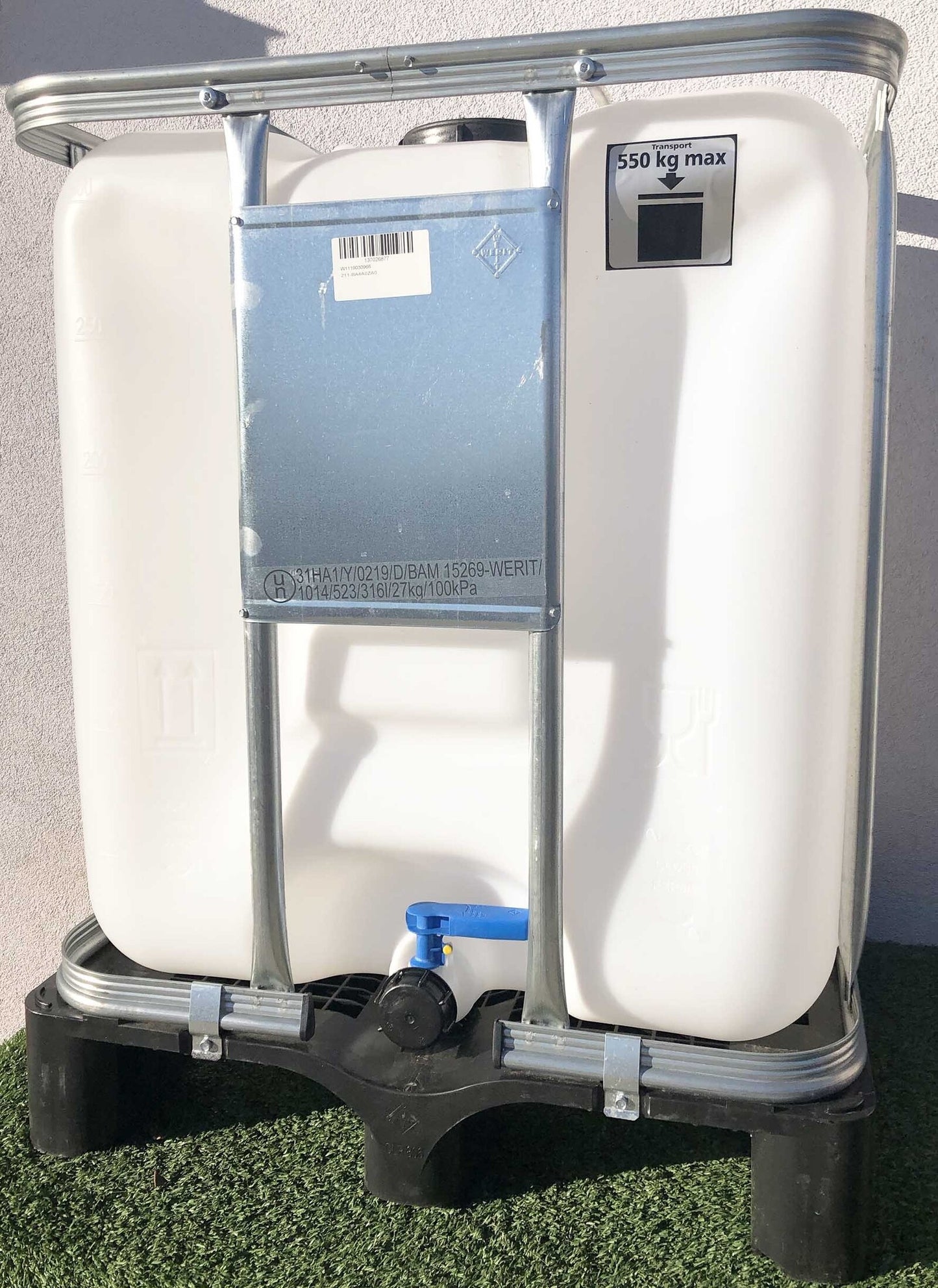 Cuve récupérateur d'eau de pluie 300 L ultra-compacte sur palette – Passage étroit