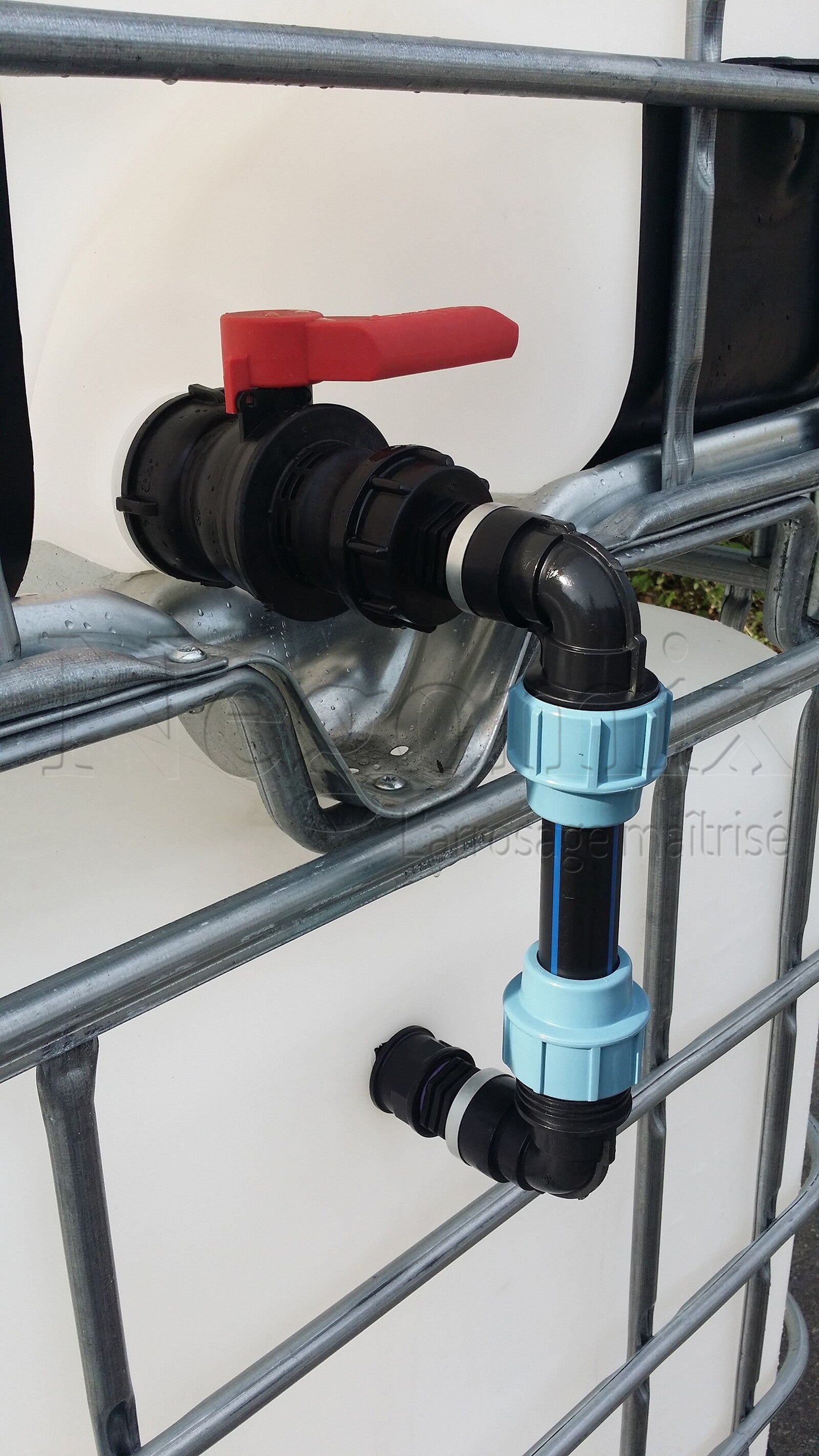 Kit vertical de raccordement pour cuve supplémentaire