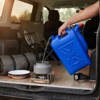 Jerrican 40 L avec bec verseur pour remplir une bouilloire dans un van aménagé